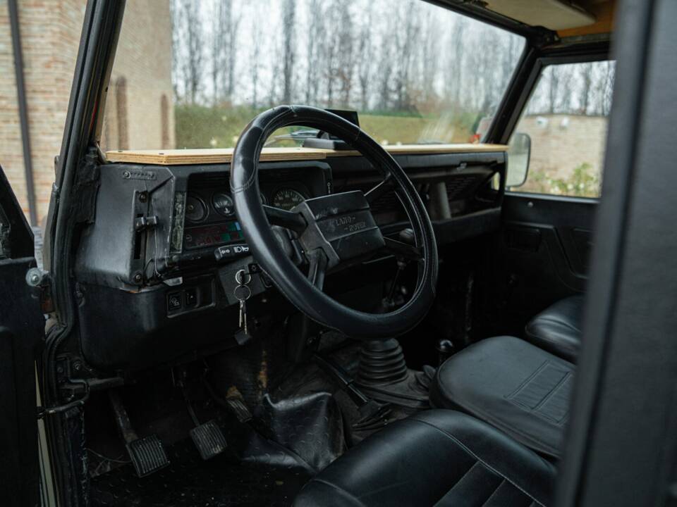 Image 33/50 of Land Rover 90 (1985)