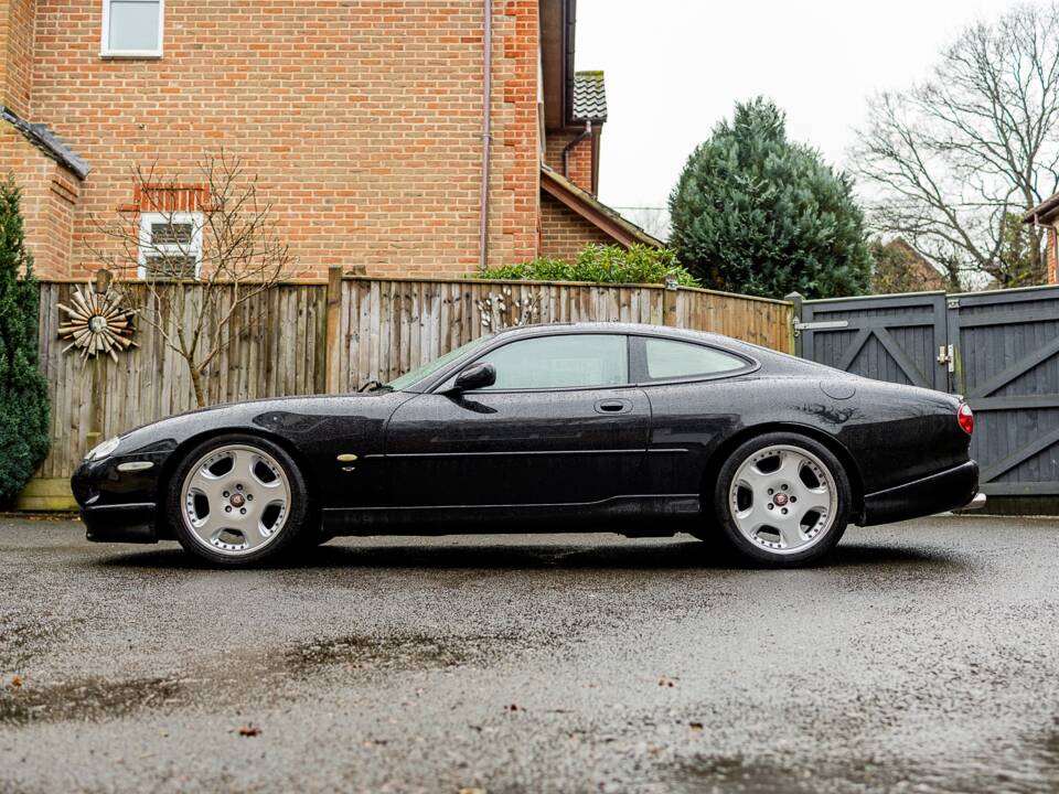 Afbeelding 17/50 van Jaguar XKR (1998)
