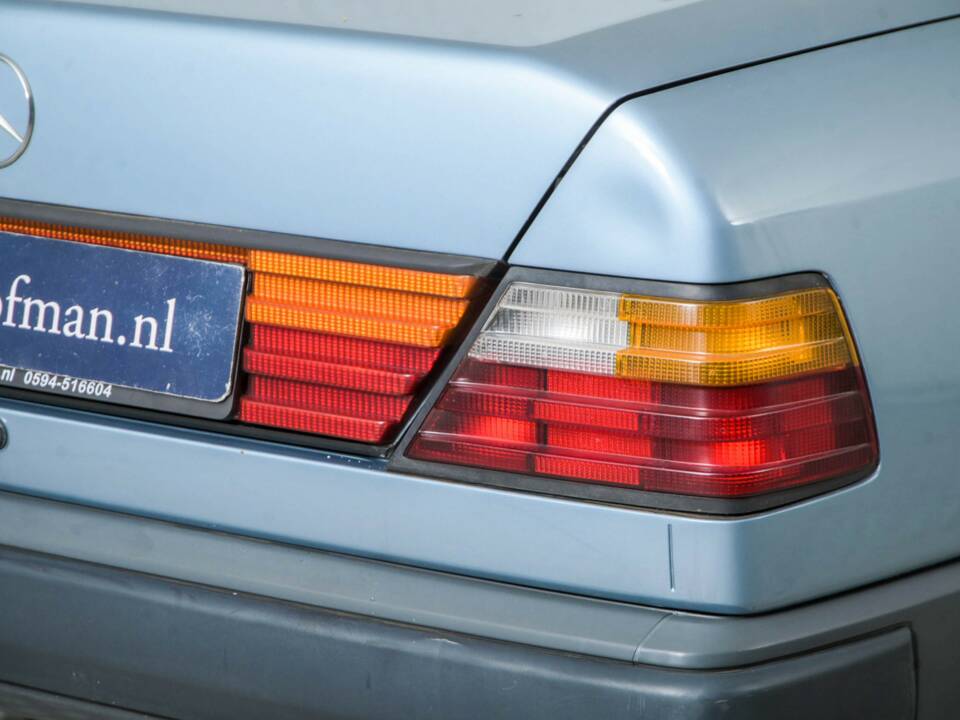 Bild 27/50 von Mercedes-Benz 230 E (1985)