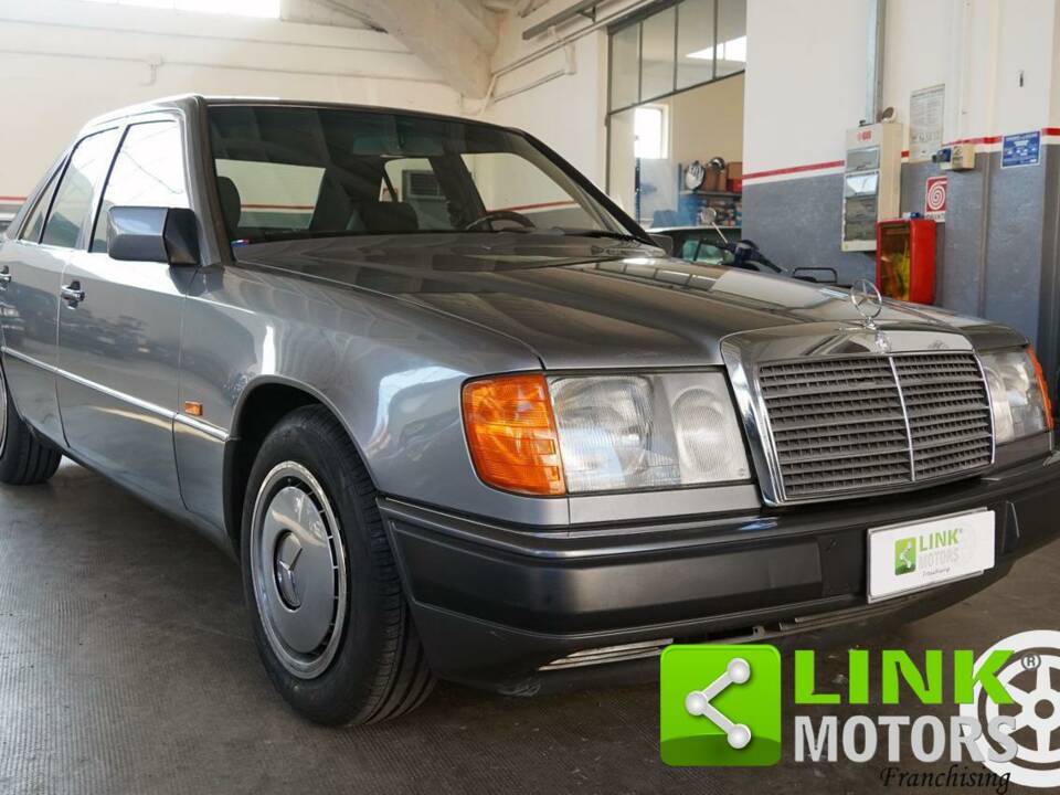 1989 | Mercedes-Benz E 200