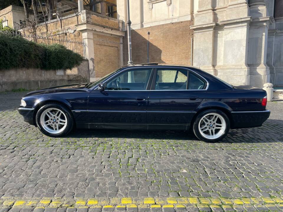 Image 2/12 of BMW 740i (1997)