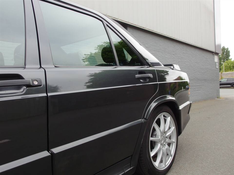Immagine 27/98 di Mercedes-Benz 190 E 2.3-16 (1985)