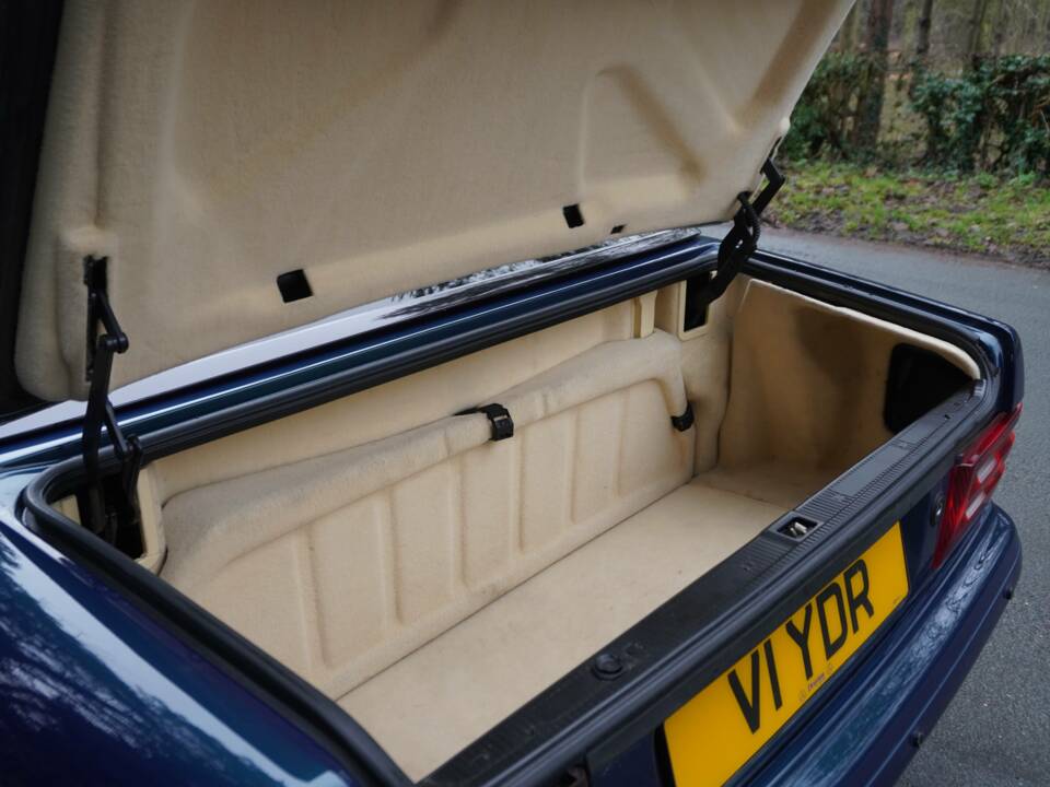 Image 19/26 of Mercedes-Benz SL 280 (1999)