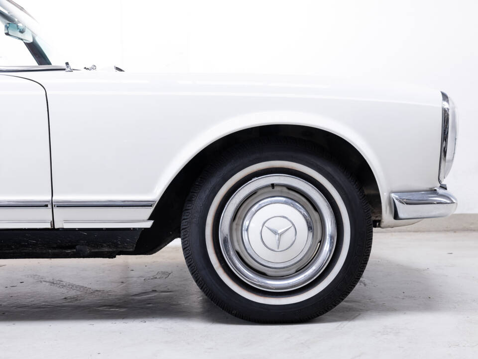 Image 22/29 de Mercedes-Benz 230 SL (1964)
