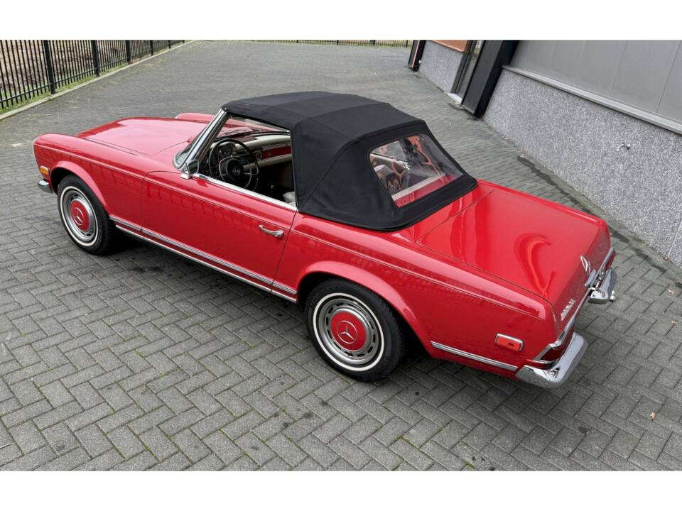 Image 14/36 de Mercedes-Benz 280 SL (1968)