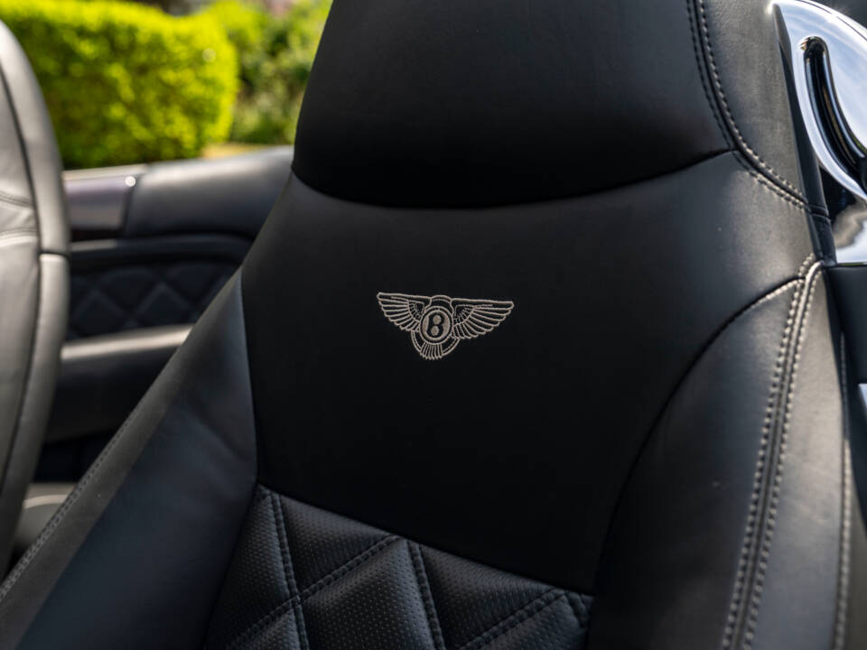 Image 27/31 of Bentley Azure T (2009)