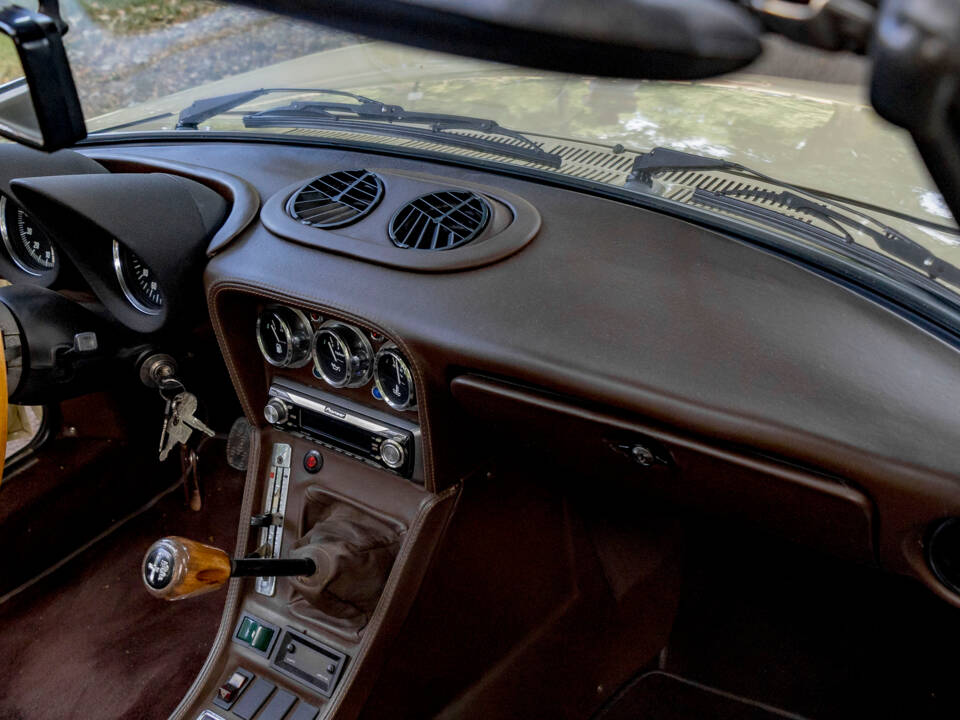 Immagine 10/50 di Alfa Romeo 2000 Spider Veloce (1980)
