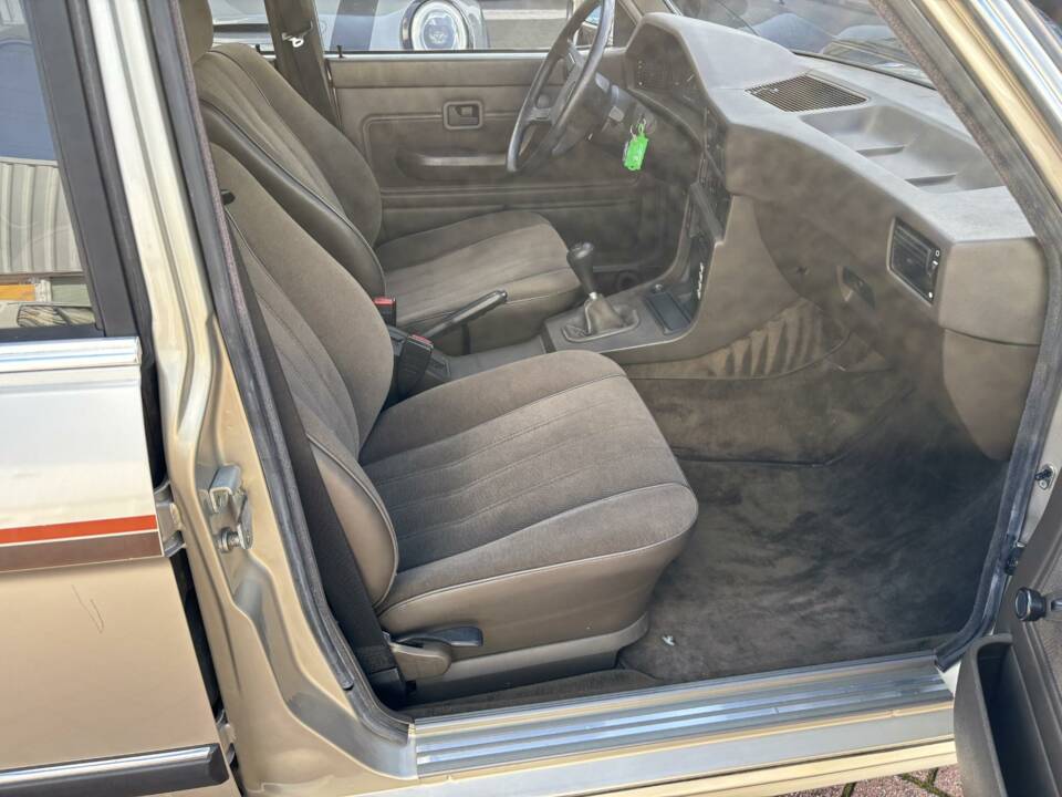 Bild 21/40 von BMW 524td (1985)