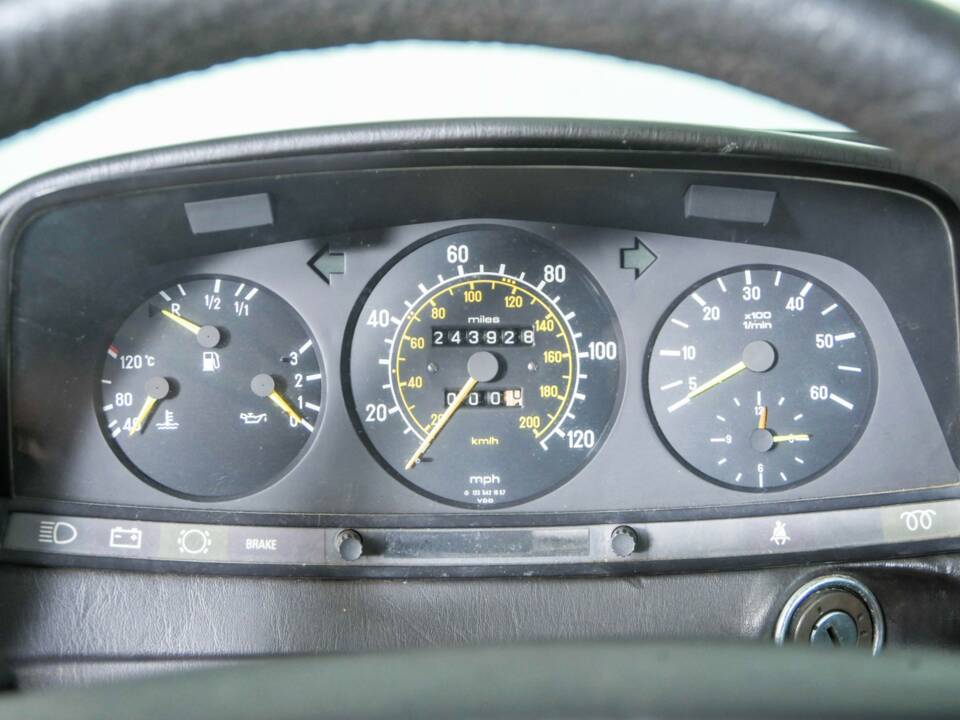 Bild 15/50 von Mercedes-Benz 300 D (1983)