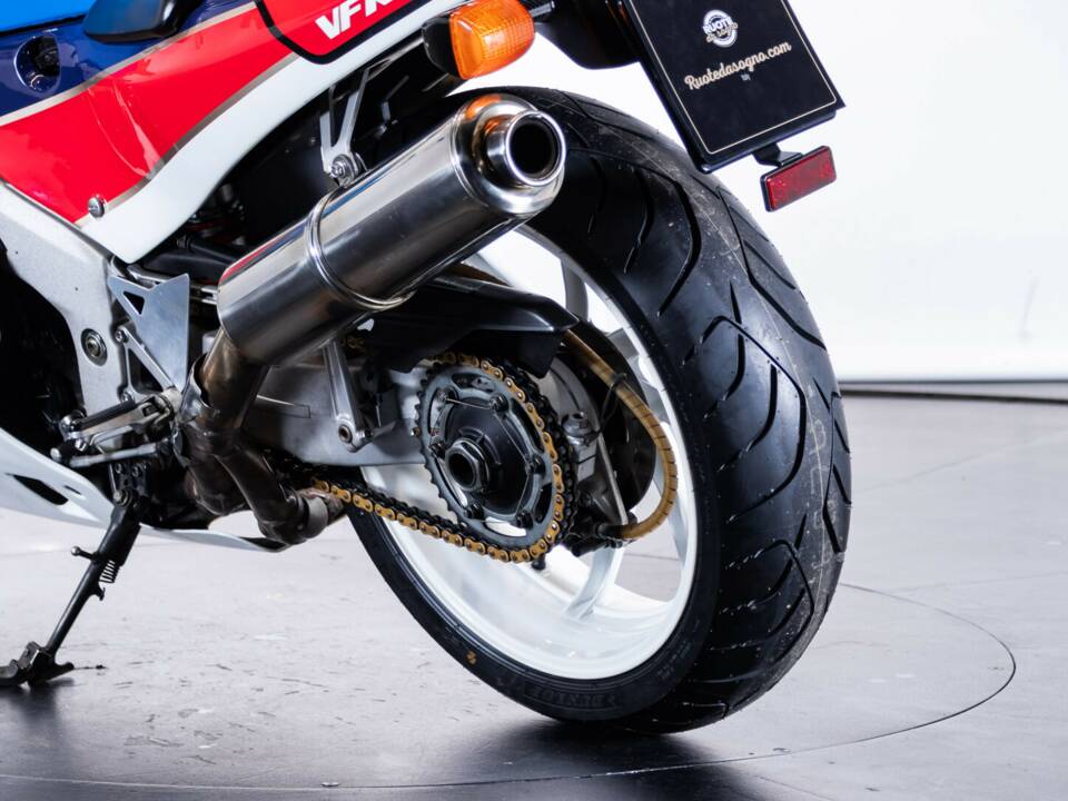 Bild 11/50 von Honda VFR 750R RC 30 (1988)