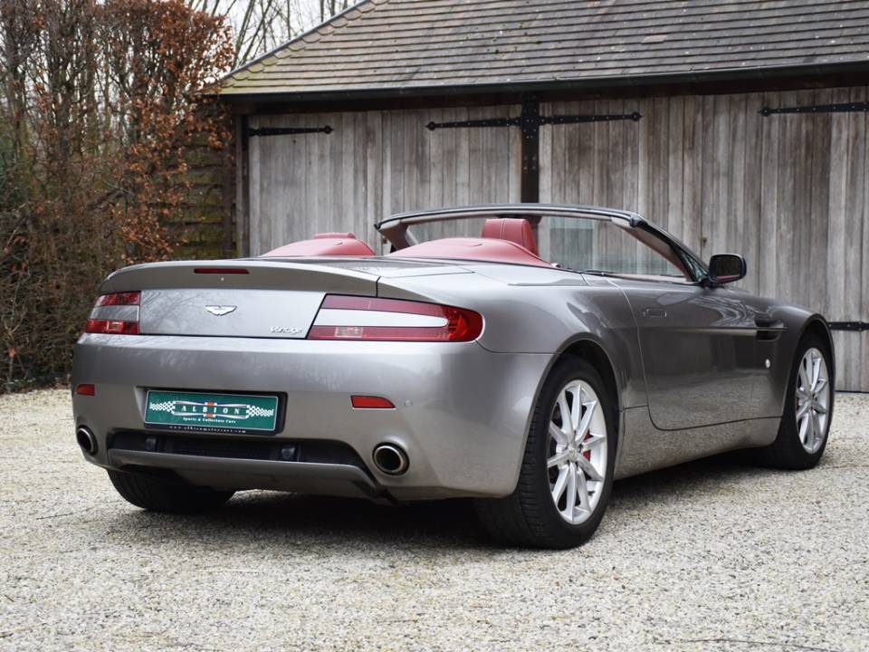 Image 17/41 of Aston Martin V8 Vantage (2007)