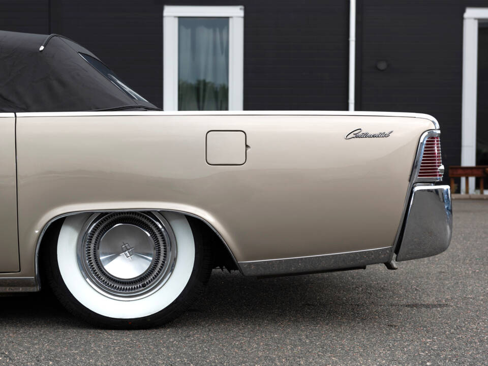 Immagine 76/135 di Lincoln Continental Convertible (1965)