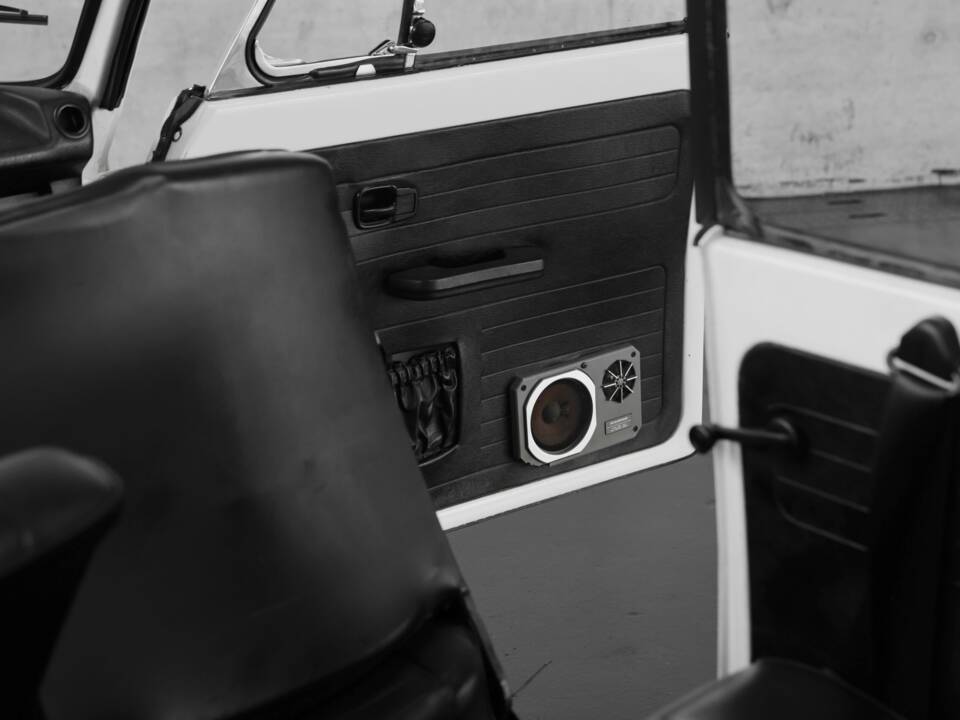 Bild 28/32 von Volkswagen Käfer 1303 (1975)