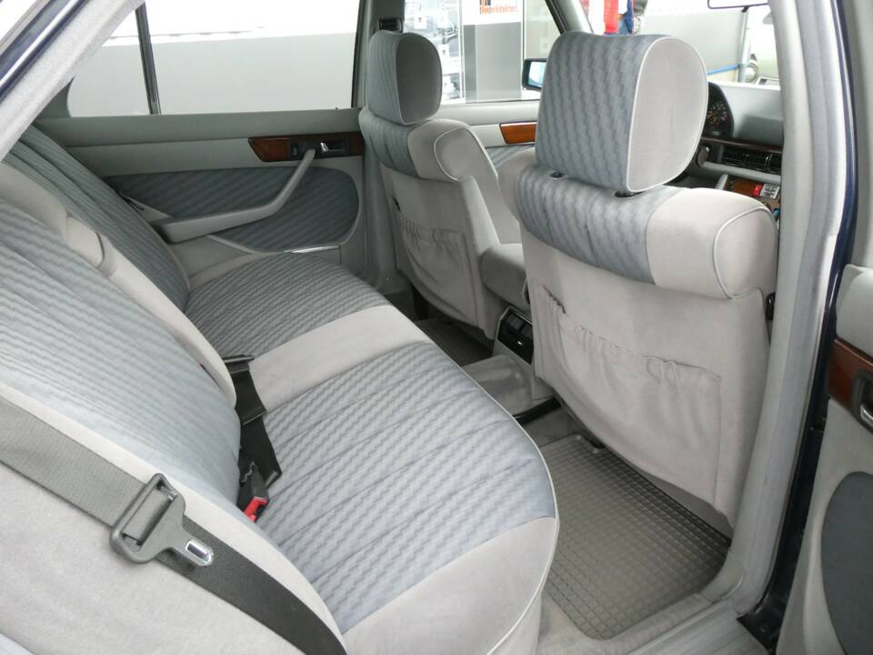 Bild 11/21 von Mercedes-Benz 300 SE (1990)