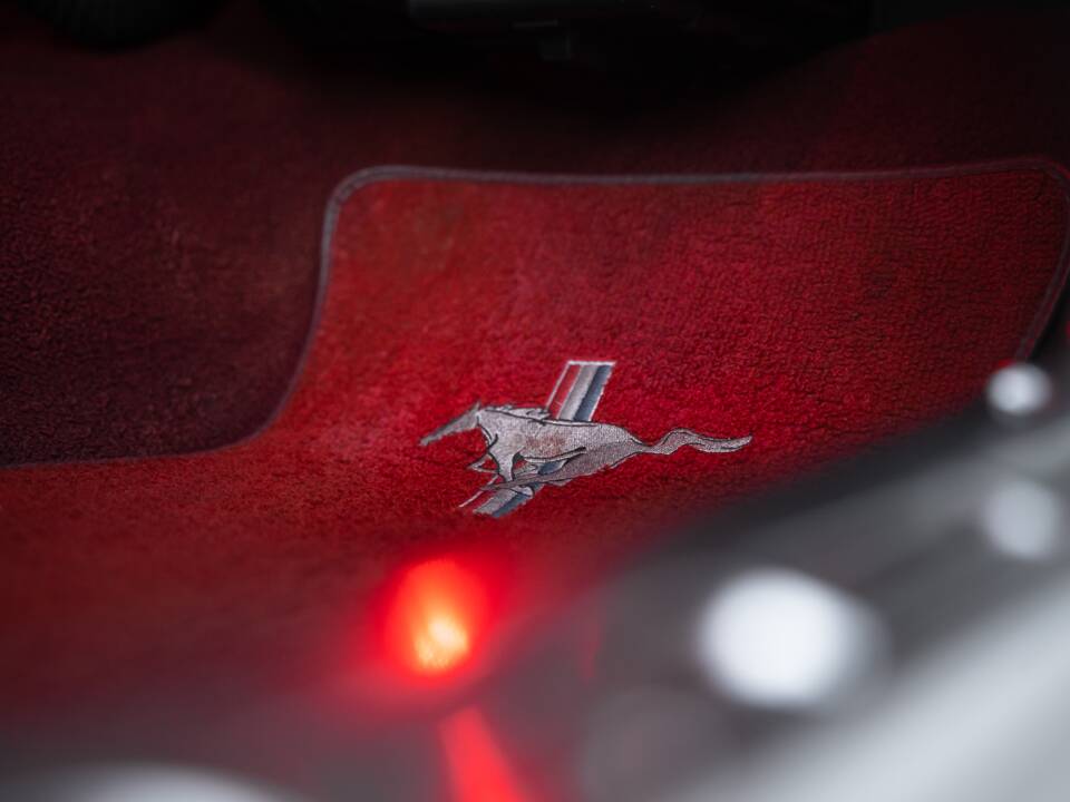 Image 43/53 of Ford Mustang 200 (1966)