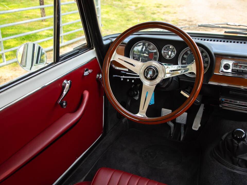 Image 33/50 de Alfa Romeo Giulia Nuova Super 1600 (1968)