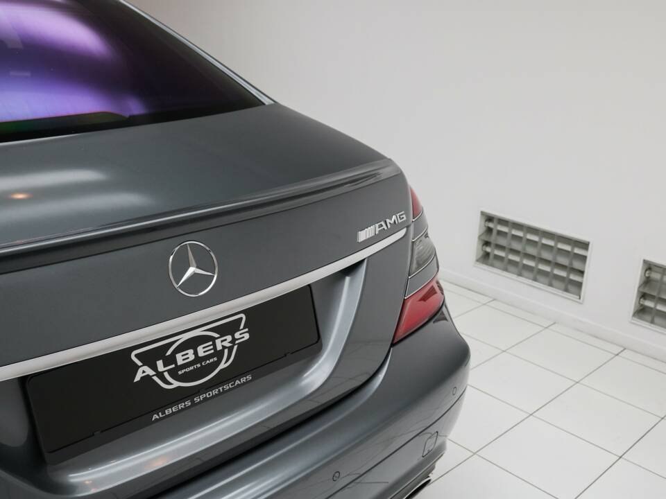 Bild 17/18 von Mercedes-Benz S 63 AMG (2007)