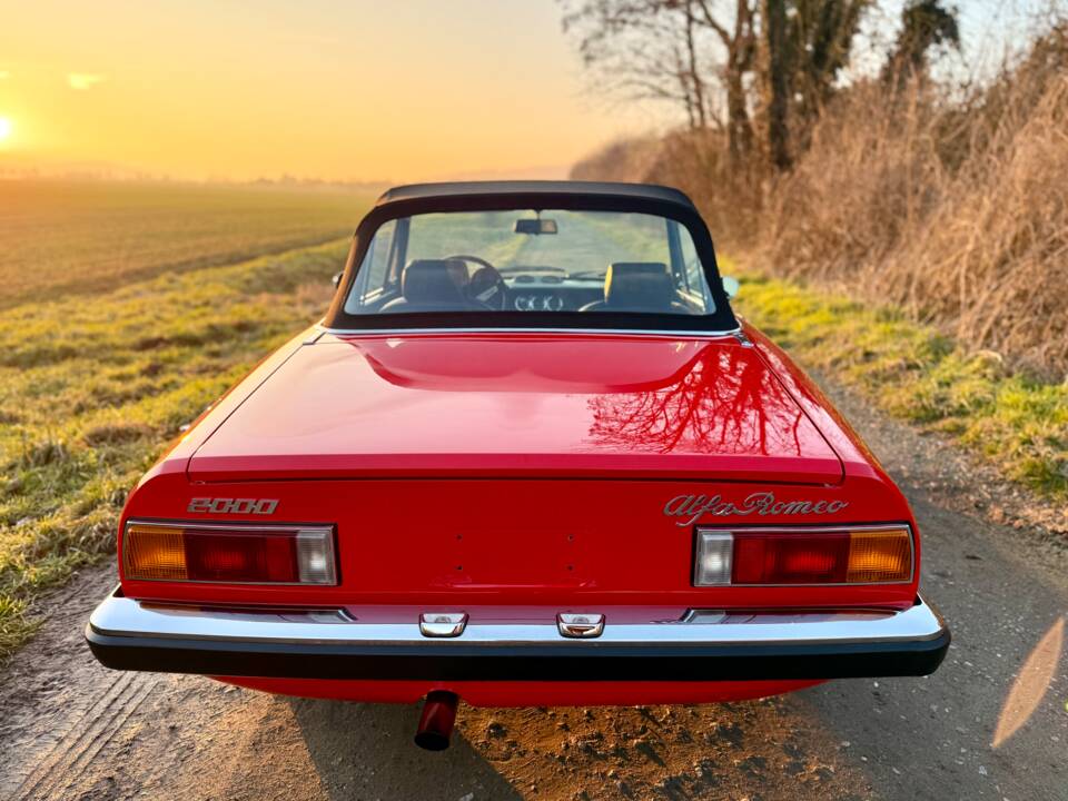 Immagine 34/54 di Alfa Romeo Spider Veloce 2000 (1977)