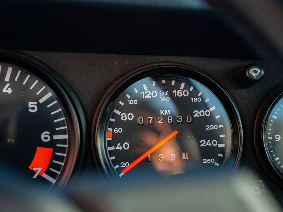 Image 28/36 of Porsche 911 Carrera 3.2 (1984)
