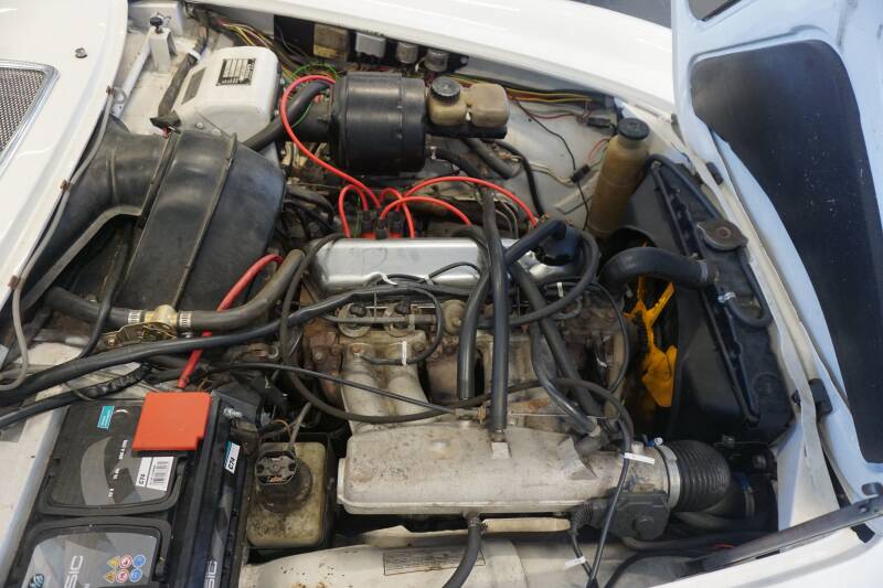 Image 19/33 of Volvo 1800 ES (1972)