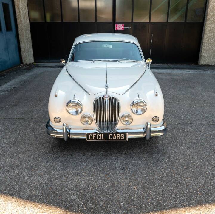 Image 4/50 de Jaguar Mk II 3.8 (1963)