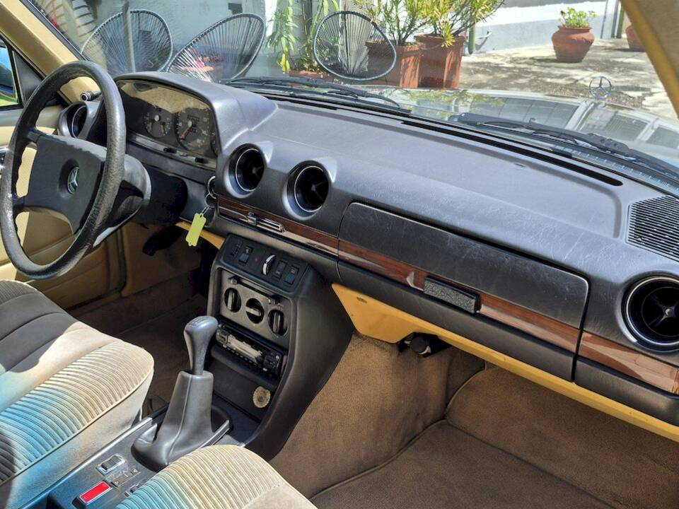 Image 49/71 of Mercedes-Benz 240 D (1980)
