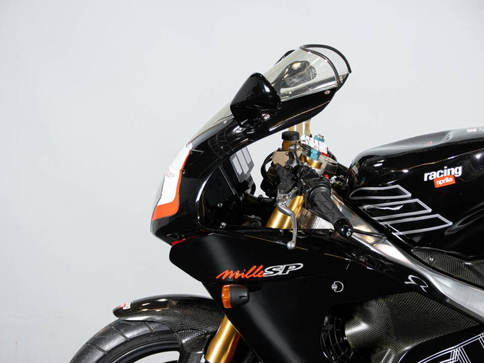 Bild 22/50 von Aprilia RSV 1000 V60 (1999)