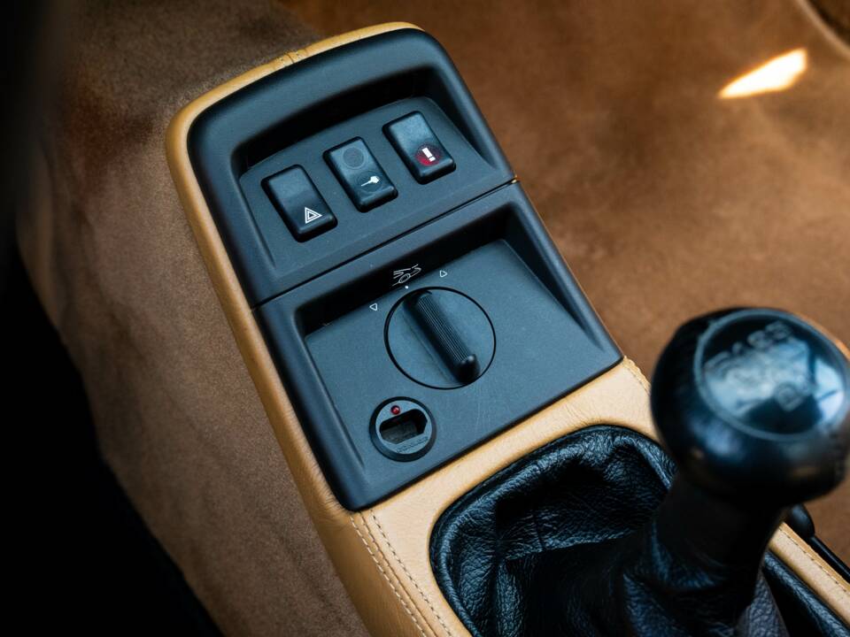 Image 29/35 of Porsche 911 Carrera 2 (1990)