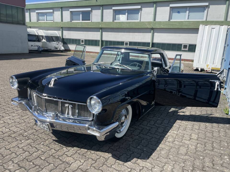 Image 4/8 of Lincoln Continental Mark II (1957)