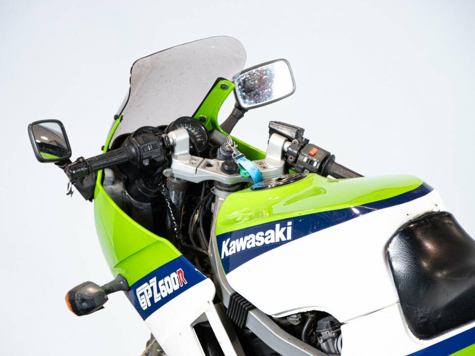 Image 14/36 of Kawasaki GPZ 600 R (1985)