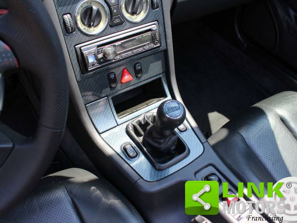 Immagine 7/10 di Mercedes-Benz SLK 200 Kompressor (1997)