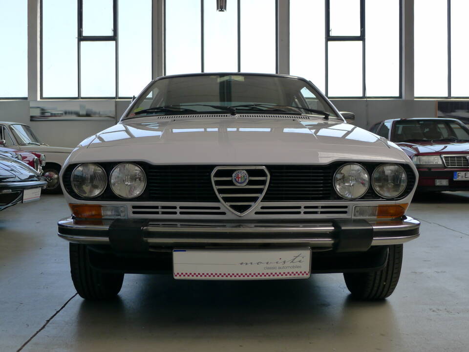 Bild 27/45 von Alfa Romeo Alfetta GT 1.6 (1978)