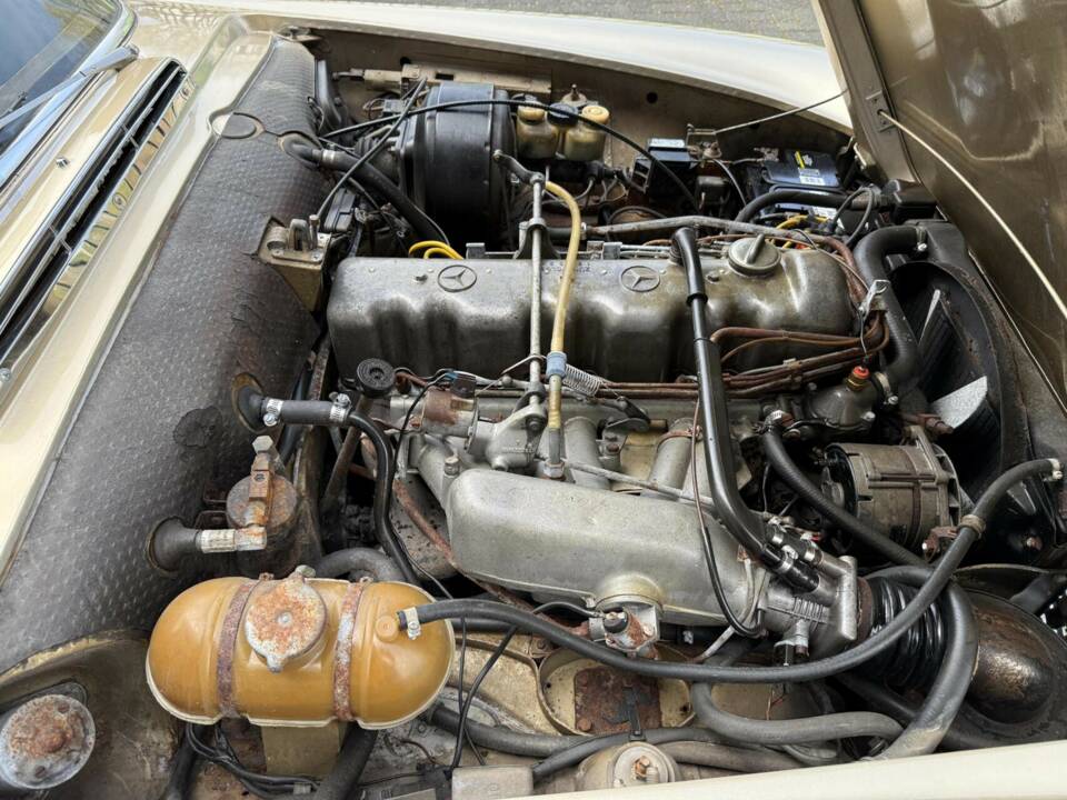 Image 30/49 de Mercedes-Benz 280 SL (1971)