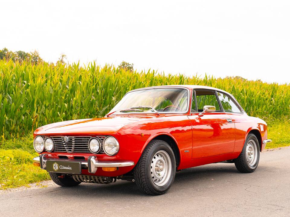 Image 6/53 of Alfa Romeo 2000 GT Veloce (1975)