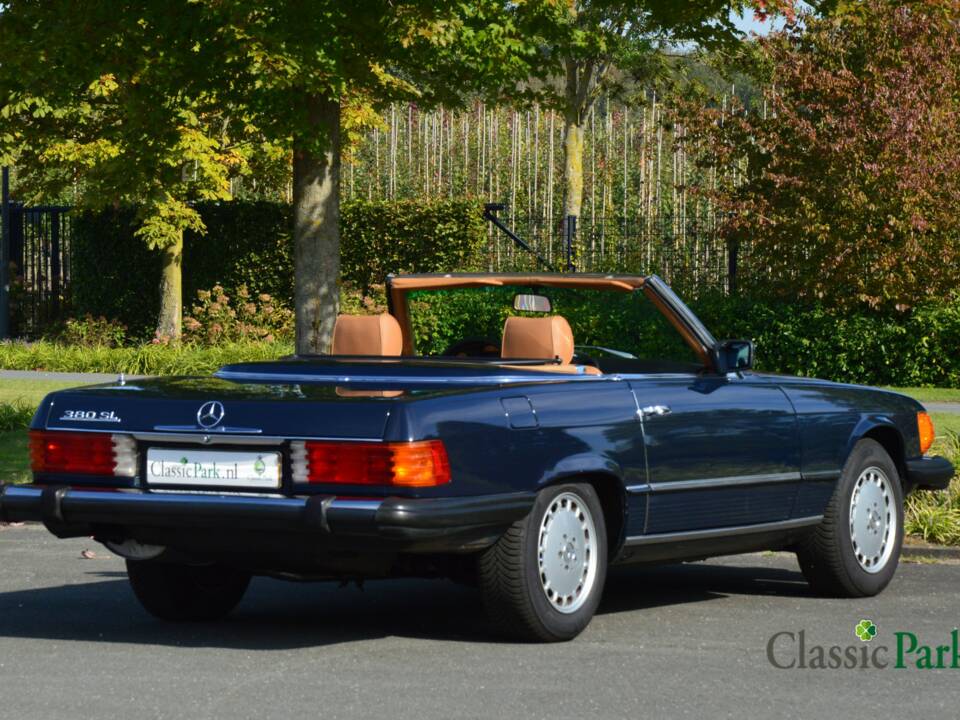 Image 17/50 de Mercedes-Benz 380 SL (1982)