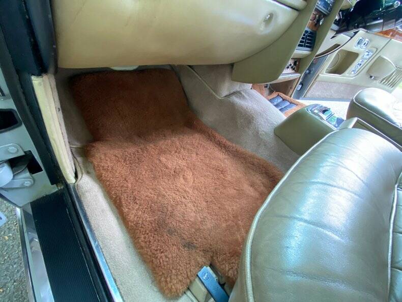 Bild 23/50 von Bentley Corniche (1980)