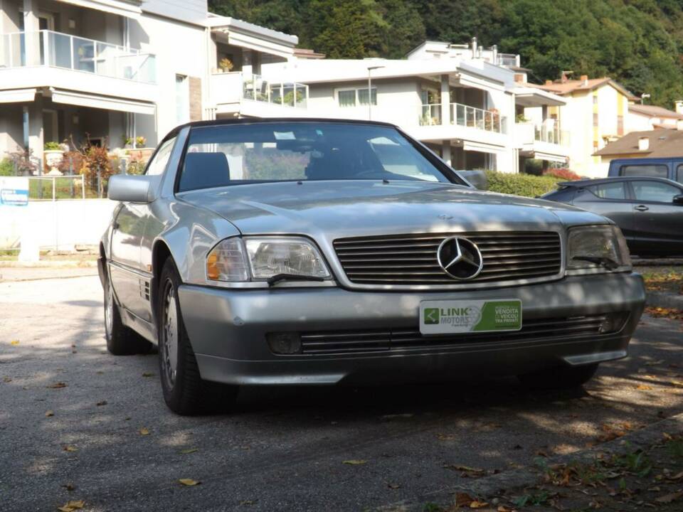 Image 12/50 de Mercedes-Benz SL 280 (1995)