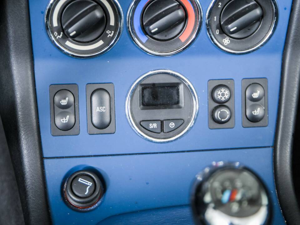 Bild 28/50 von BMW Z3 1.9i (2000)