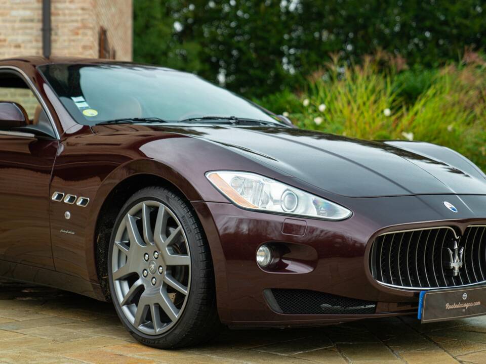 Image 26/50 of Maserati GranTurismo 4.2 (2009)