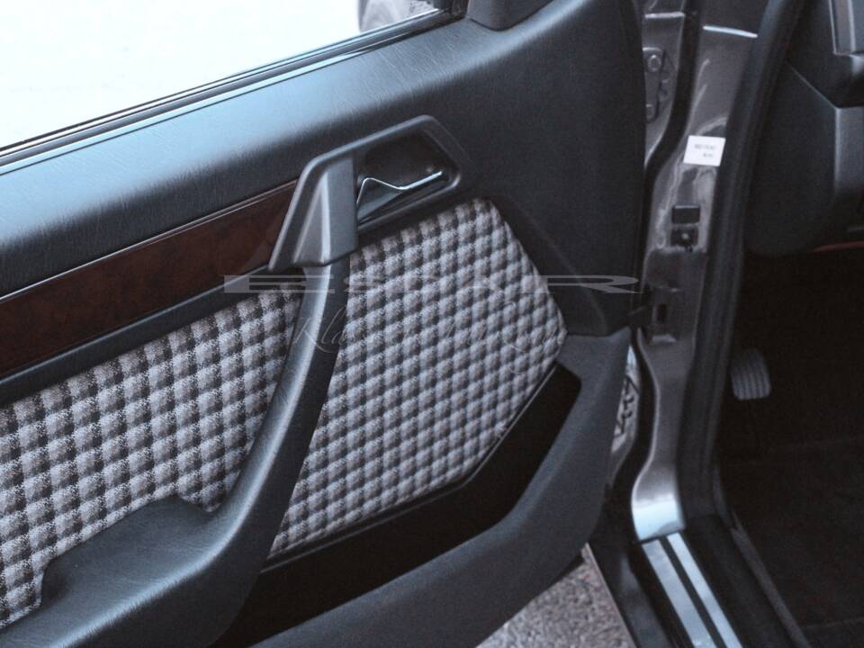 Bild 23/31 von Mercedes-Benz E 200 (1996)