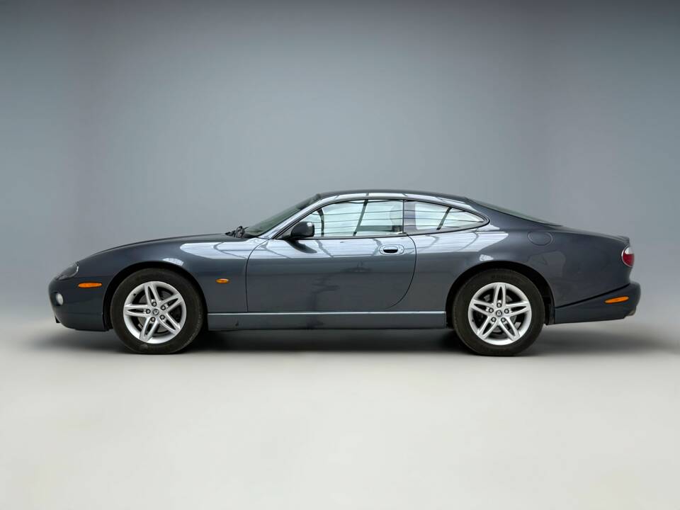 Immagine 5/21 di Jaguar XK8 4.2 (2004)