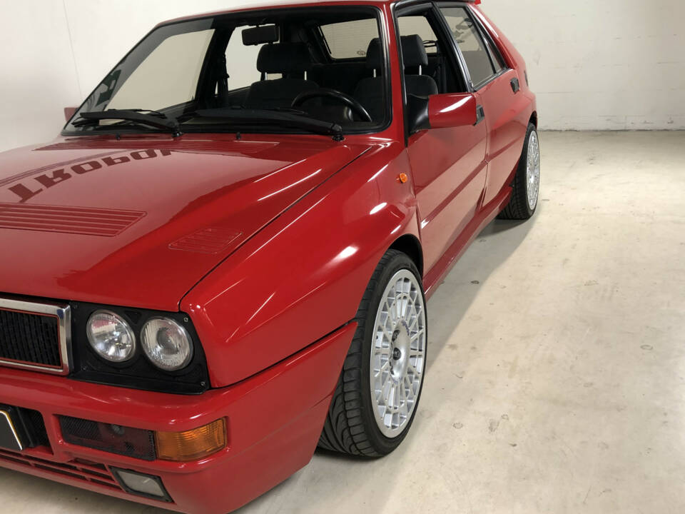 Image 19/33 of Lancia Delta HF Integrale Evoluzione I (1992)