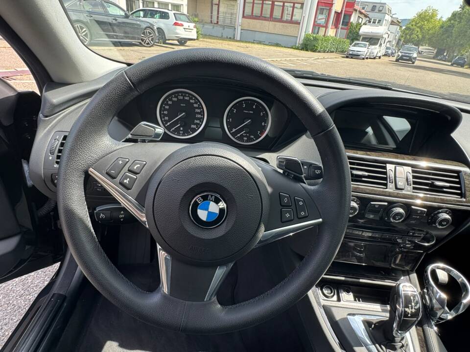 Bild 53/99 von BMW 650i (2007)