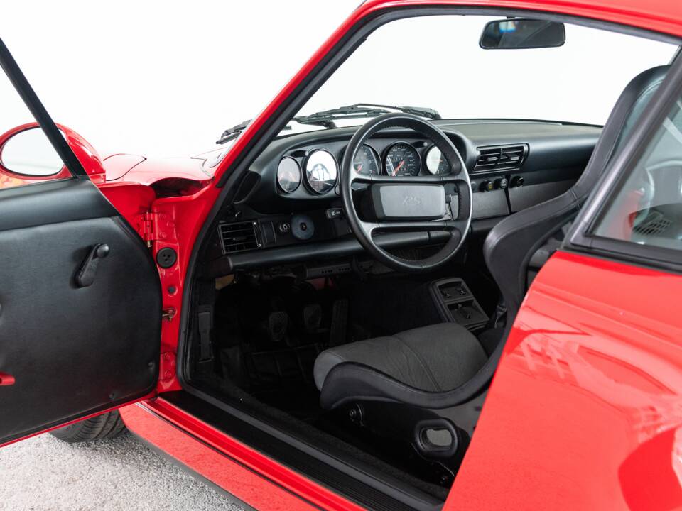 Image 27/40 of Porsche 911 Carrera RS (1992)