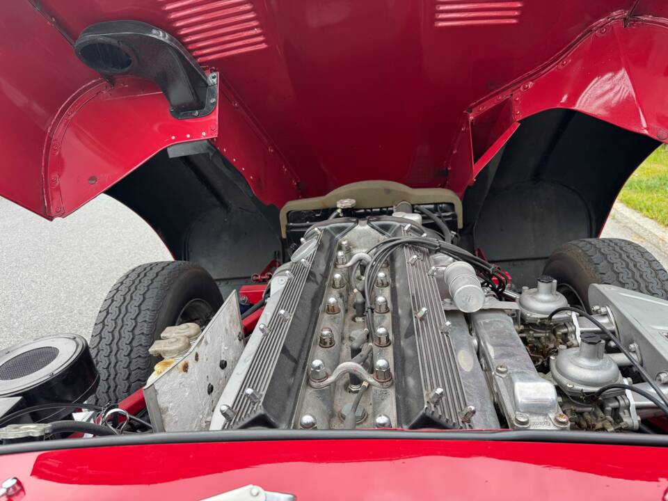 Image 33/35 of Jaguar E-Type (1969)