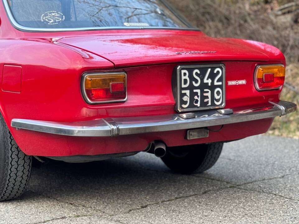 Immagine 18/48 di Alfa Romeo Giulia GT 1300 Junior (1972)