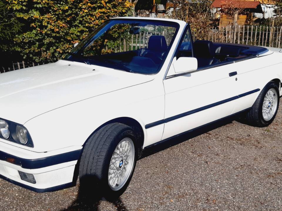 Image 28/55 of BMW 320i (1991)