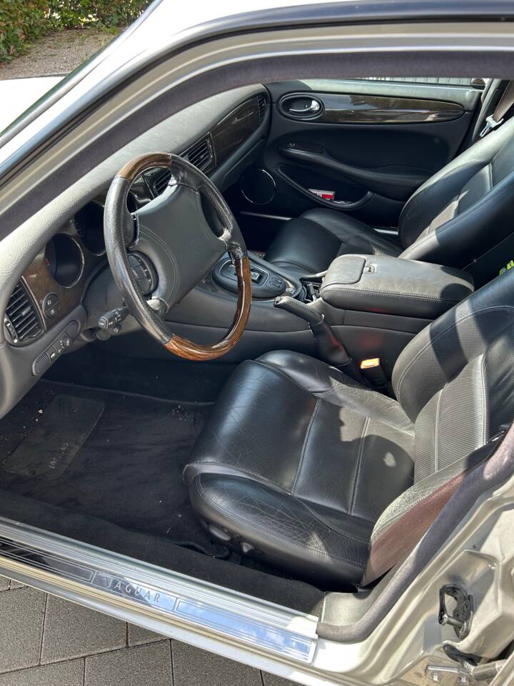 Image 7/9 of Jaguar XJR 4.0 (2000)