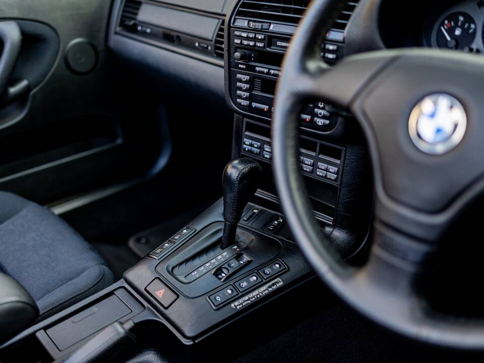 Image 29/49 of BMW 328i (1998)