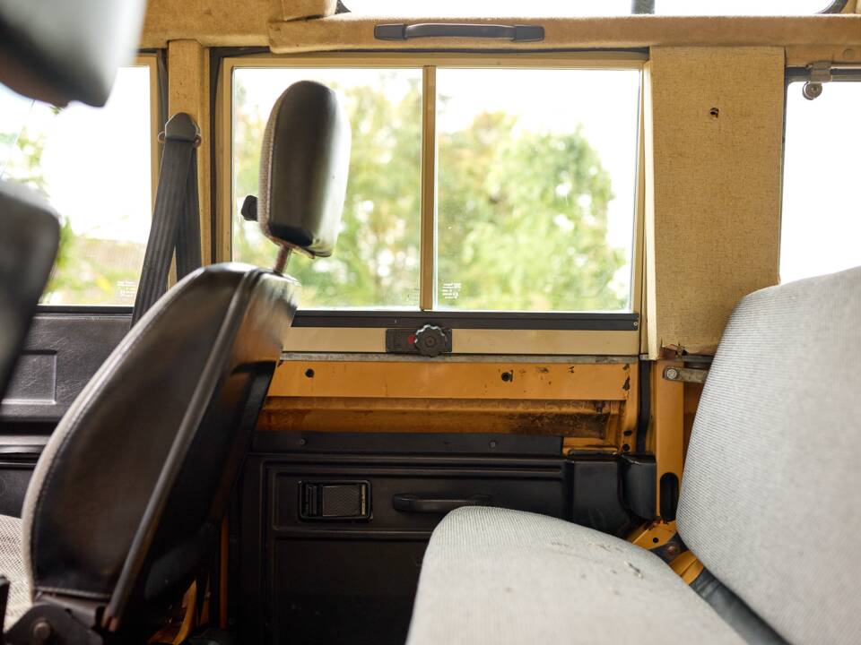 Image 20/42 of Land Rover 110 (1984)